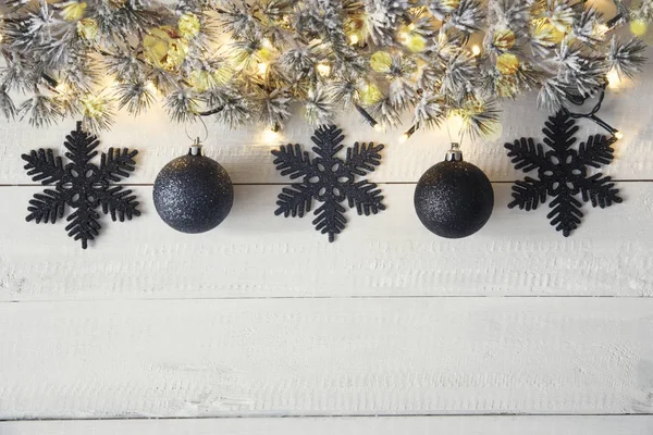 黒いクリスマス バナー、ホワイトウッド、コピー スペース — ストック写真