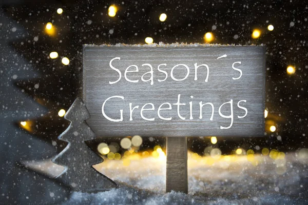 Witte kerstboom, tekst Seasons Greetings, sneeuwvlokken — Stockfoto