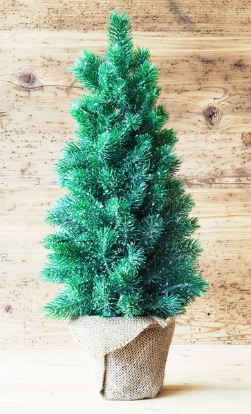 Vertikala julgran, brunt trä bakgrund — Stockfoto