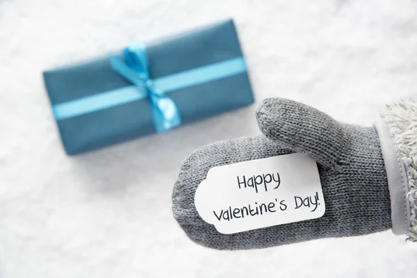 Подарок из бирюзы, перчатки и поздравление с Днем святого Валентина — стоковое фото