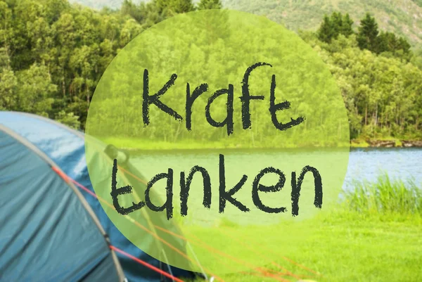 Nad jeziorem, Camping, Tanken Kraft, które oznacza relaks — Zdjęcie stockowe