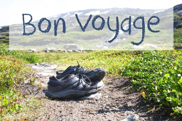 Scarpe sul sentiero escursionistico, Bon Voyage significa buon viaggio — Foto Stock
