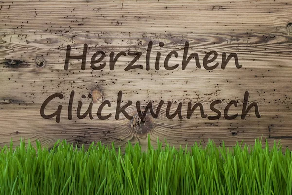 Věku dřevěné pozadí, Gras, Herzlichen Glueckwunsch znamená blahopřání — Stock fotografie