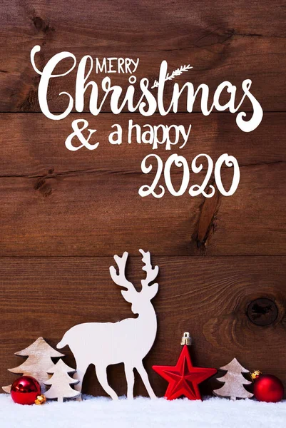 눈, 사슴, 나무, 붉은 공, 메리 크리스마스 및 행복 2020 — 스톡 사진