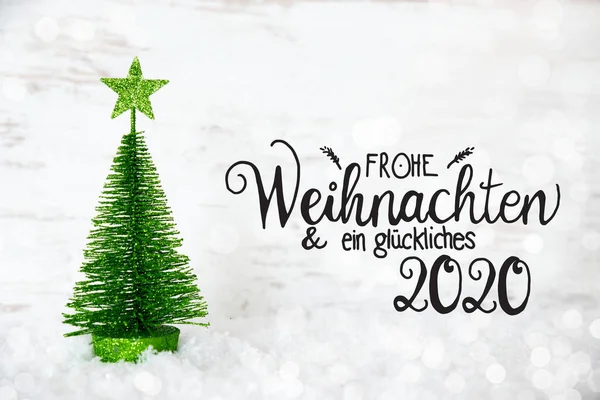 Árvore de Natal verde, Estrela, Neve, Glueckliches 2020 significa Feliz 2020 — Fotografia de Stock