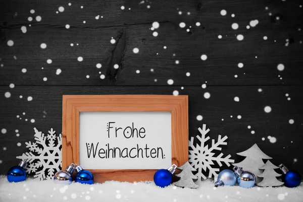 Baum, Schneeflocken, Schnee, blauer Ball, frohe Weihnachten bedeuten frohe Weihnachten — Stockfoto