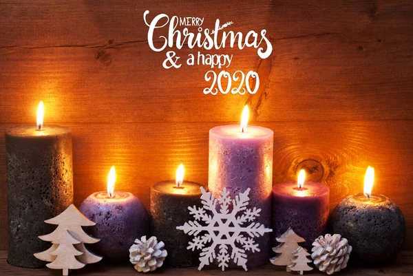 Vela roxa, ornamento de Natal, Feliz Natal e feliz 2020 — Fotografia de Stock