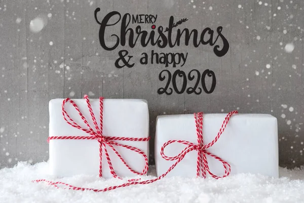 흰색 선물 두 개, 눈, 눈송이, 시멘트, 메리 크리스마스 그리고 행복 한 2020 — 스톡 사진