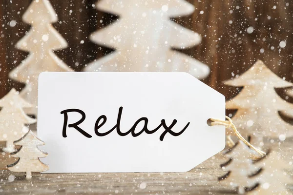 Árbol de Navidad, Etiqueta con texto en inglés Relax, Copos de nieve —  Fotos de Stock