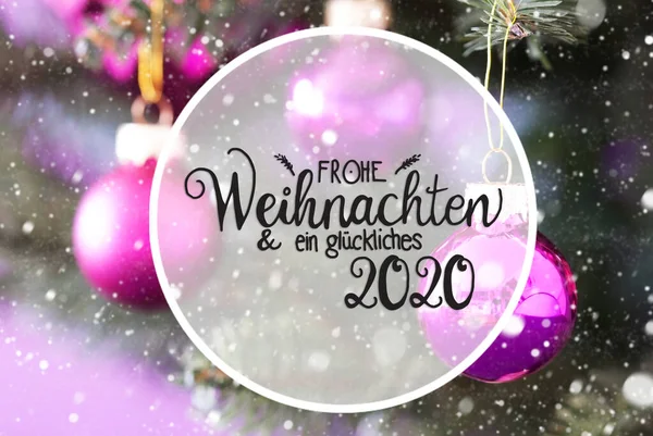 泡沫圣诞树，粉红球，糖果糖2020意味着2020年快乐，雪花 — 图库照片