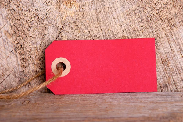 Красная этикетка, одуванчик, место для копирования для рекламы — стоковое фото