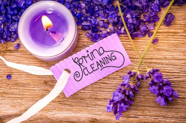 Label met kalligrafie Spring Cleaning, Pruple Lavender, Kaarslicht — Stockfoto