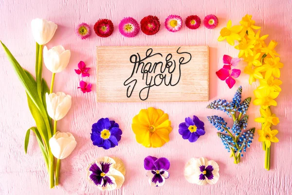 Spring Flat Lay, blommor, underteckna, kalligrafi Tack — Stockfoto