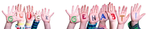 Crianças mãos construindo palavra Glueck Gehabt significa sorte, fundo isolado — Fotografia de Stock