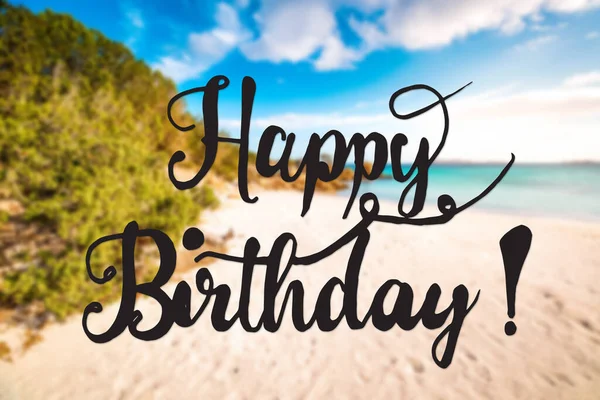 Playa de arena, Cerdeña, Paisaje hermoso, Texto Feliz cumpleaños — Foto de Stock