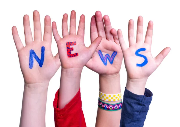 Barn händer bygga Word News, isolerad bakgrund — Stockfoto