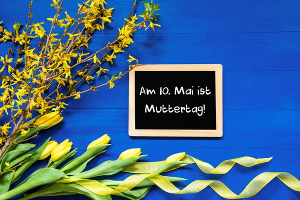 Frühlingsblumen Dekoration, Zweig, Tafel, Muttertag bedeutet Muttertag — Stockfoto