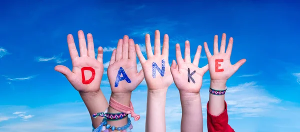 Children Hands Building Word Danke Means Thank You, Blue Sky — Stock Photo, Image