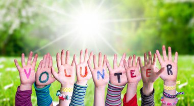 Çocuk Elleri Kelime Oluşturma Gönüllüsü, Çimen Çayırı