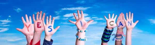 Barn händer bygga ord Ja det kan jag, Blue Sky — Stockfoto