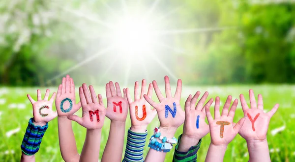 Kinderen Handen Bouwen Woord Gemeenschap, Grasveld — Stockfoto
