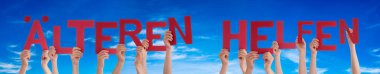 People Hand Hold Word Aelteren Helfen Yaşlılara Yardım Ediyor, Mavi Gökyüzü