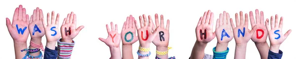 Mani dei bambini che costruiscono Word Lavarsi le mani, sfondo isolato — Foto Stock