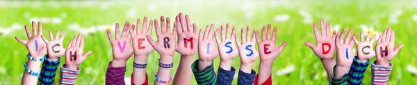 Kinderen handen bouwen Woord Ich Vermisse Dich Betekent Ik mis je, Grasweide — Stockfoto