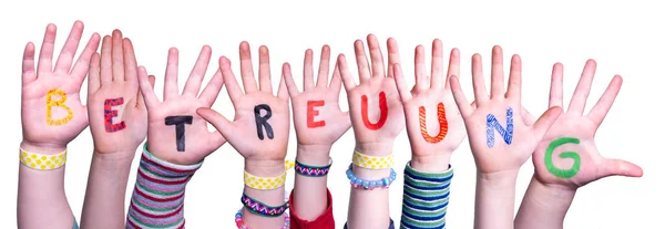 Dzieci Ręce trzymając słowo Betreuung oznacza przedszkole, izolowane tle — Zdjęcie stockowe