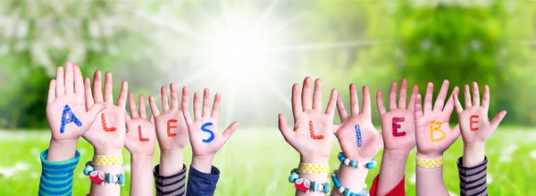 Crianças Mãos Construindo Palavra Alles Liebe Significa Melhores Desejos, Grama Prado — Fotografia de Stock