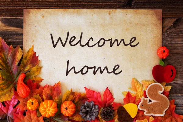 Papel viejo con decoración de otoño, texto Bienvenido a casa — Foto de Stock