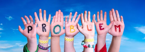 Crianças Mãos Construindo Problema de Palavra, Céu Azul — Fotografia de Stock