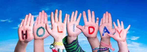 Niños Manos Construyendo Vacaciones de Palabra, Cielo Azul — Foto de Stock