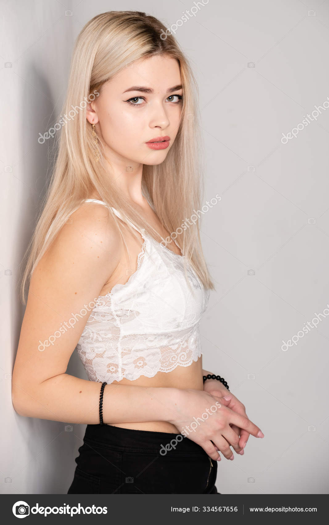 younger blonde models 