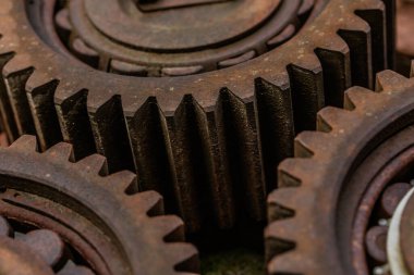 Makinede üç dişli var. Eski paslı endüstriyel mekanizma. arkaplan