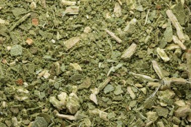 Baharat. Kurumuş ve ezilmiş yaban turpu yaprakları.