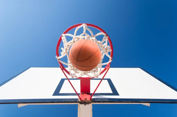 Pontos de pontuação no basquete — Fotografia de Stock