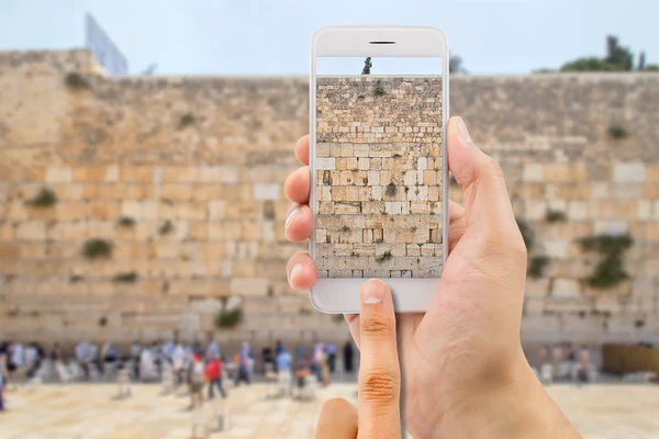 Tomar una foto en la pared occidental de jerusalem —  Fotos de Stock