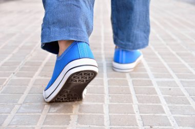 Şehirde dolaşıyorum.