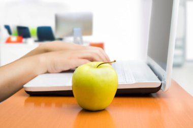 ofiste sağlıklı snack