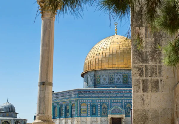 The golden dome of the rock at jerusalem — Stock Photo, Image