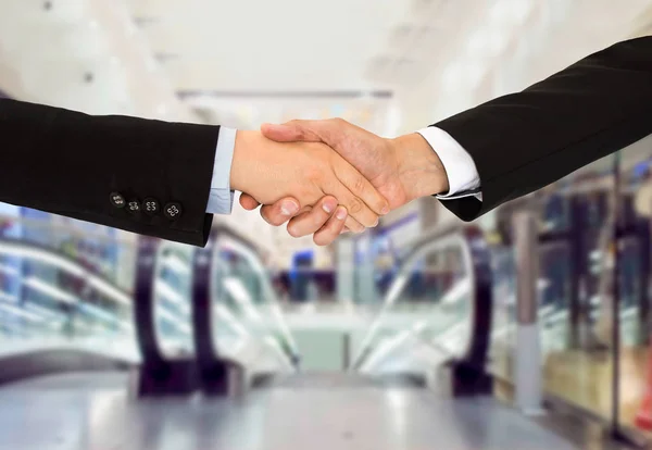Commercial Agreement at the shopping mall — Stock Photo, Image