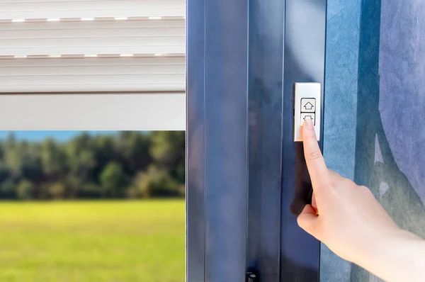 atlıyorlar panjurlar evde