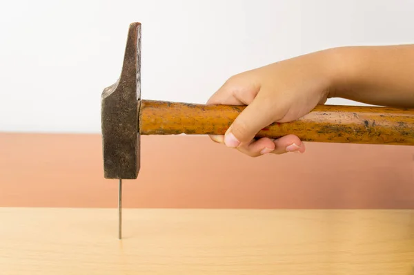 Child begin to learn the carpentry — Stock Photo, Image