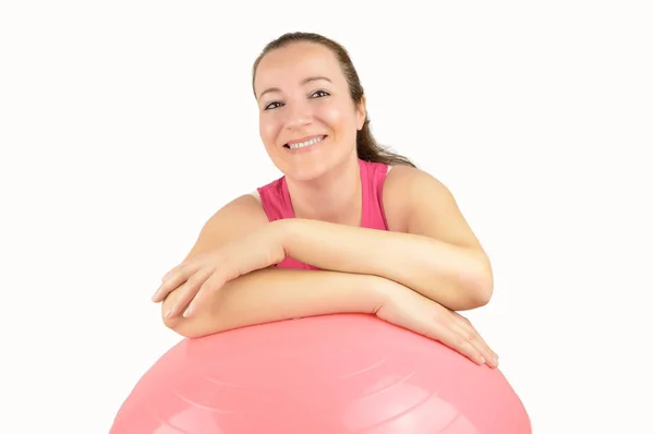 Sorridente con palla pilates — Foto Stock