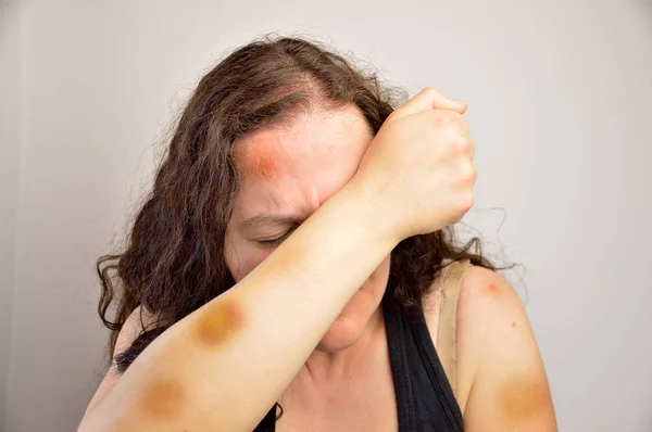 Violence and abuse to the woman — Stock Photo, Image