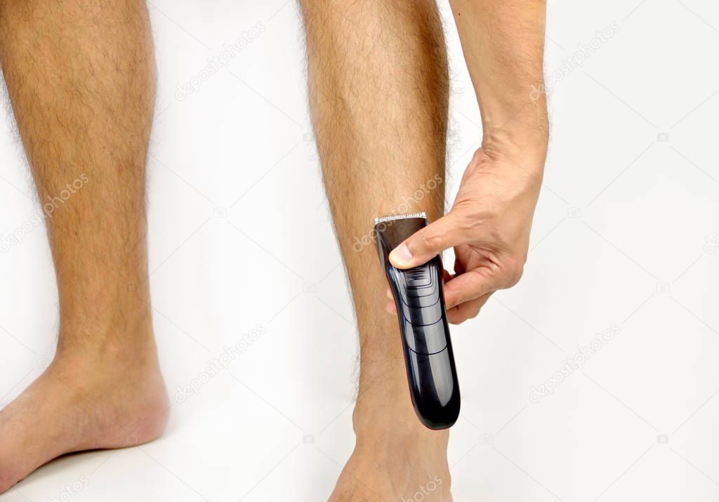using electric razor on legs