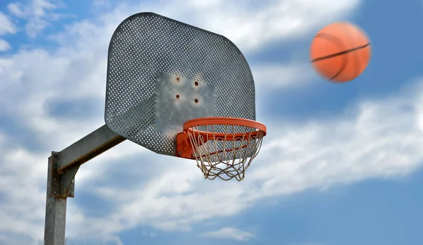 Bola de lançamento de basquete — Fotografia de Stock