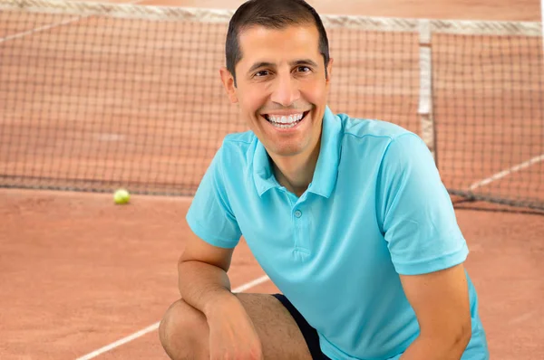 Tennis sportman smiling — ストック写真