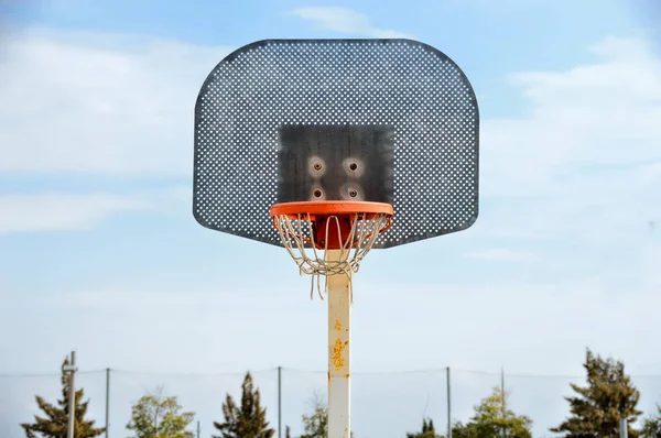 Einsamer Basketballkorb — Stockfoto